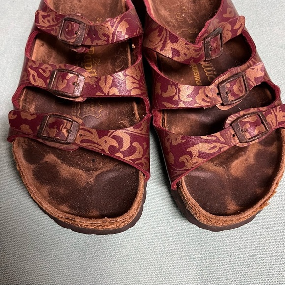 Birkenstock vegan red gold print  3 buckle Florida sandals slip on broke in - Picture 3 of 12